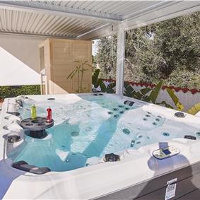 3 bedroom villa with infinity pool, jacuzzi & sauna, Castellammare del Golfo, sleeps 6